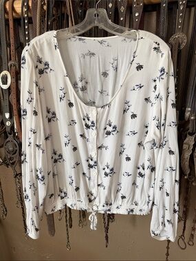 Women's White Floral Button-Front Blouse